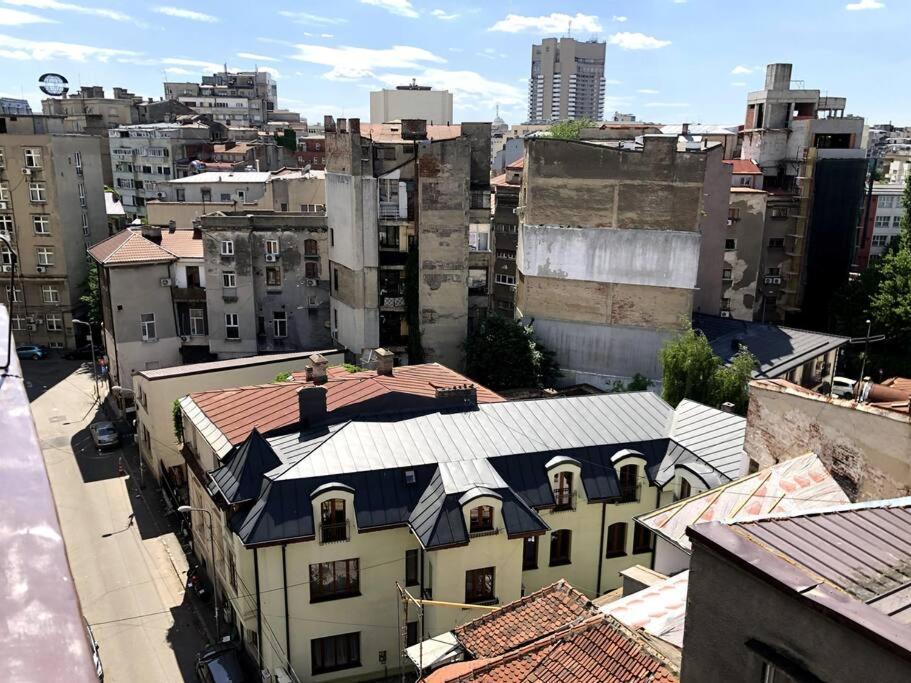 Lovely Apartment In The Heart Of The City Center Bucharest Exterior photo